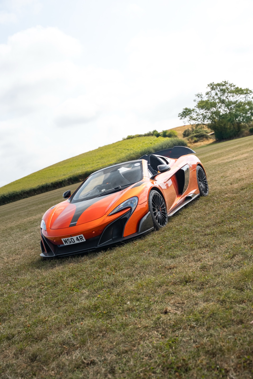 Supercar vs Classic — open-field automotive photography, photo 3