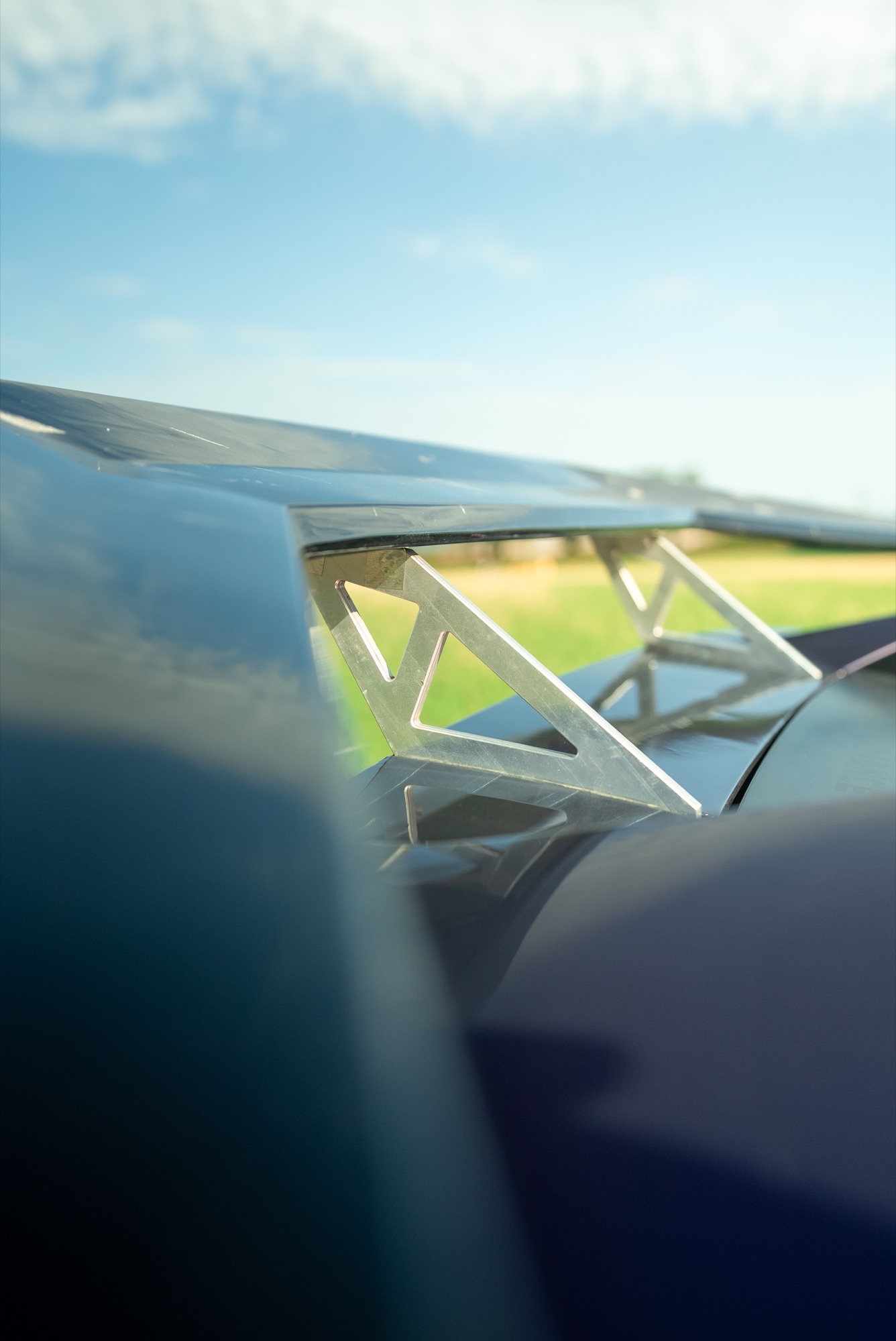 Rear wing mounts on Corey England’s Huracán